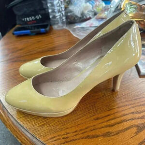 New Vince Camuto high‎ heels size 9m/39